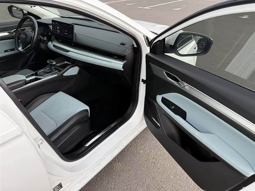 Geely Emgrand, 2021 13