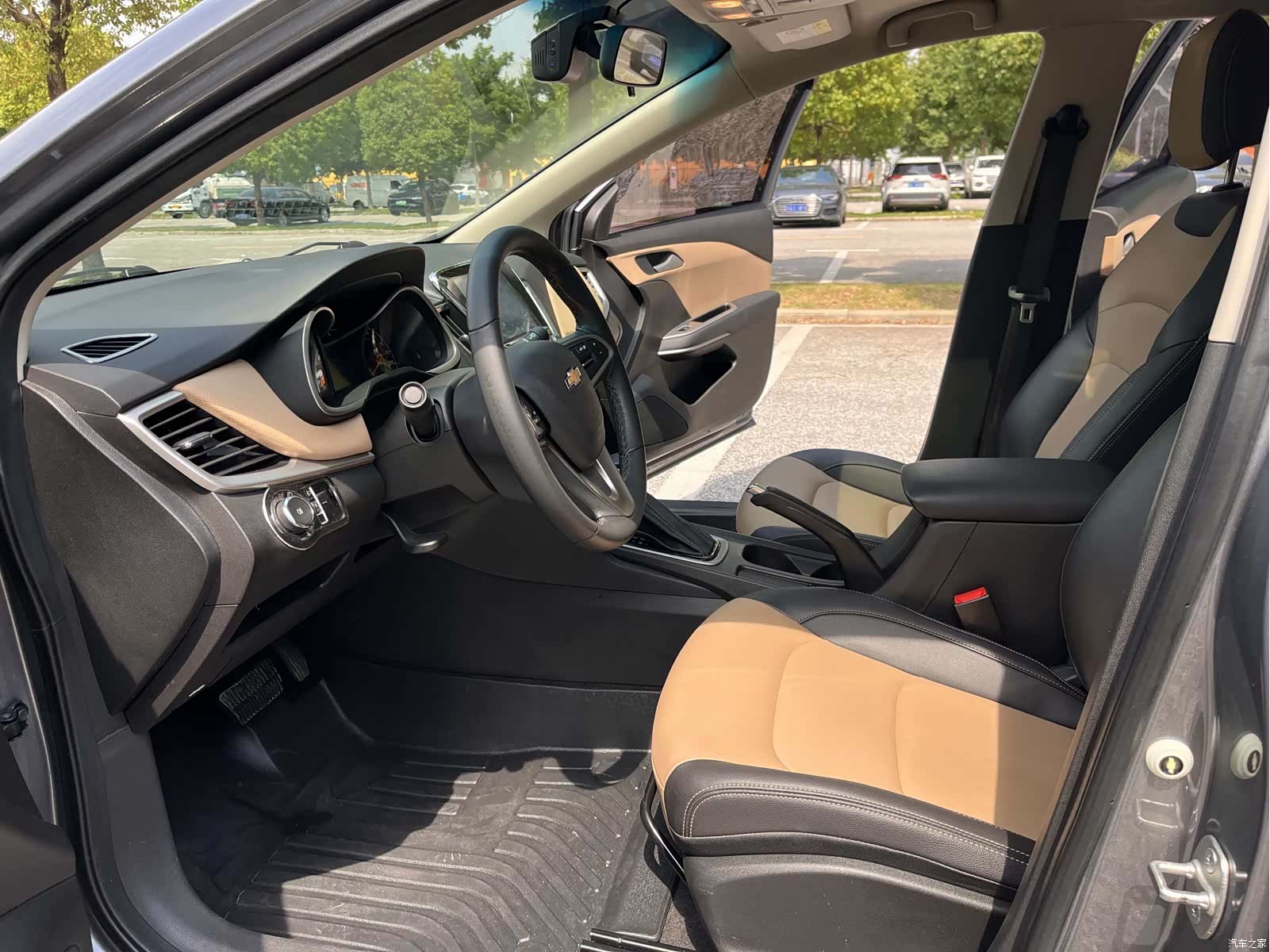 Chevrolet 320, 2022 все фото