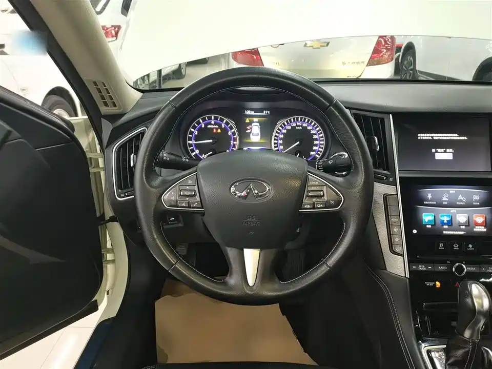 Infiniti Q50L