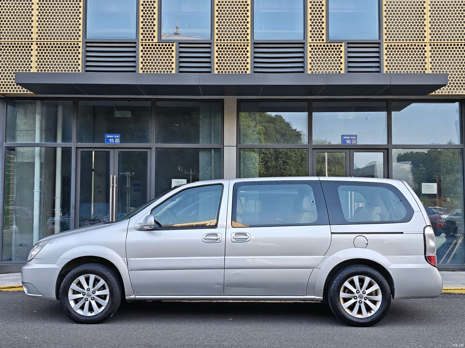 Buick GL8, 2015 3