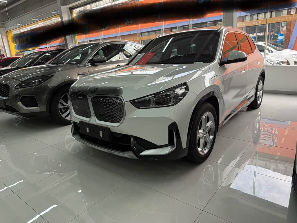 BMW iX1