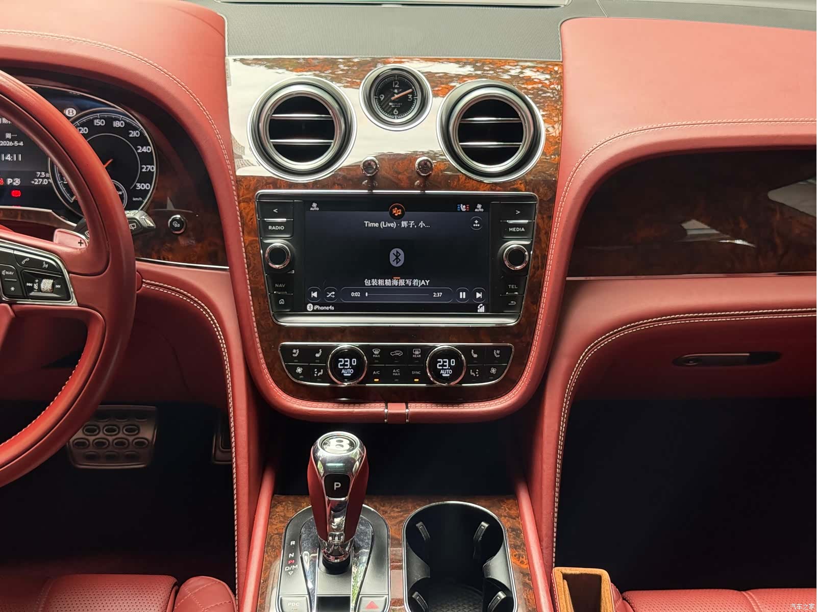Bentley Bentayga, 2016 18