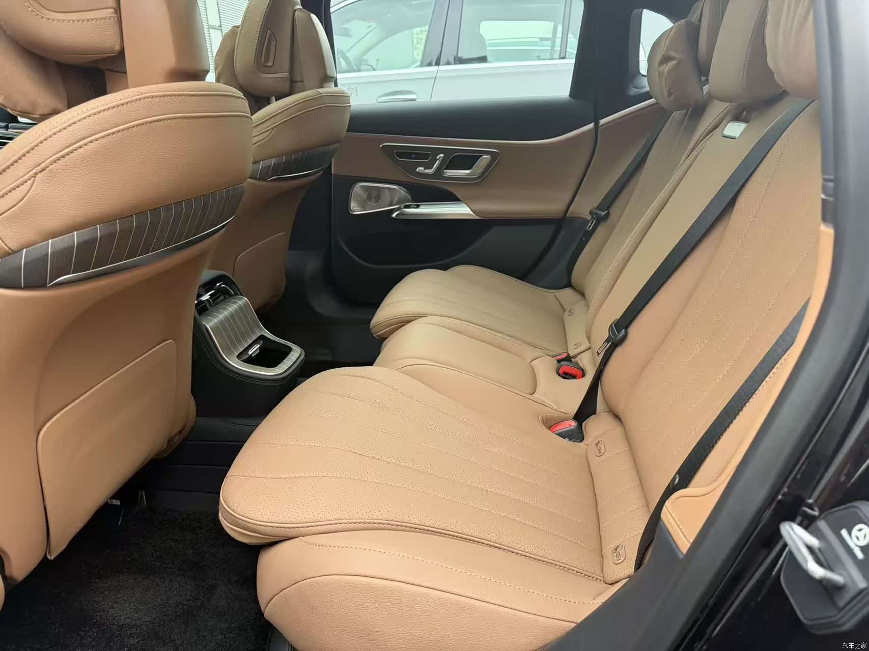 Mercedes-Benz E-Class, 2025 6