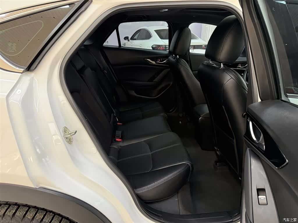 Mazda CX-4, 2023 21