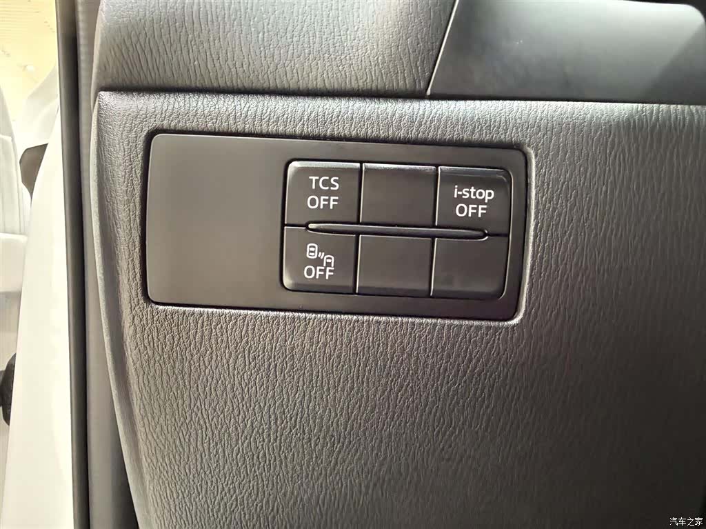 Mazda CX-4, 2023 9