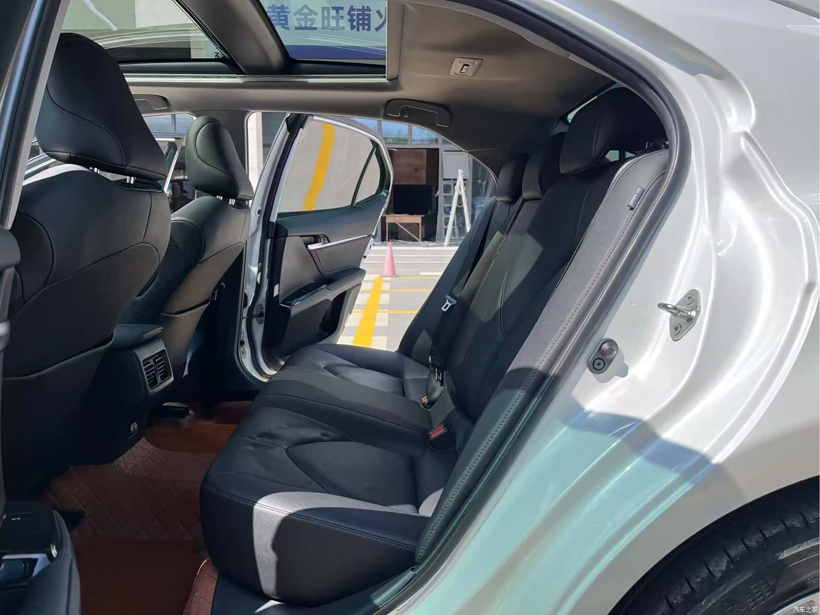 Toyota Camry, 2019 16