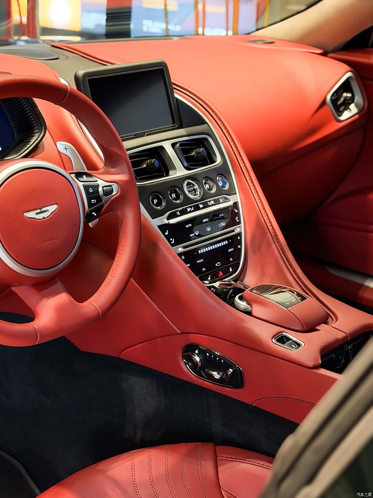 Aston Martin DB11, 2020 15