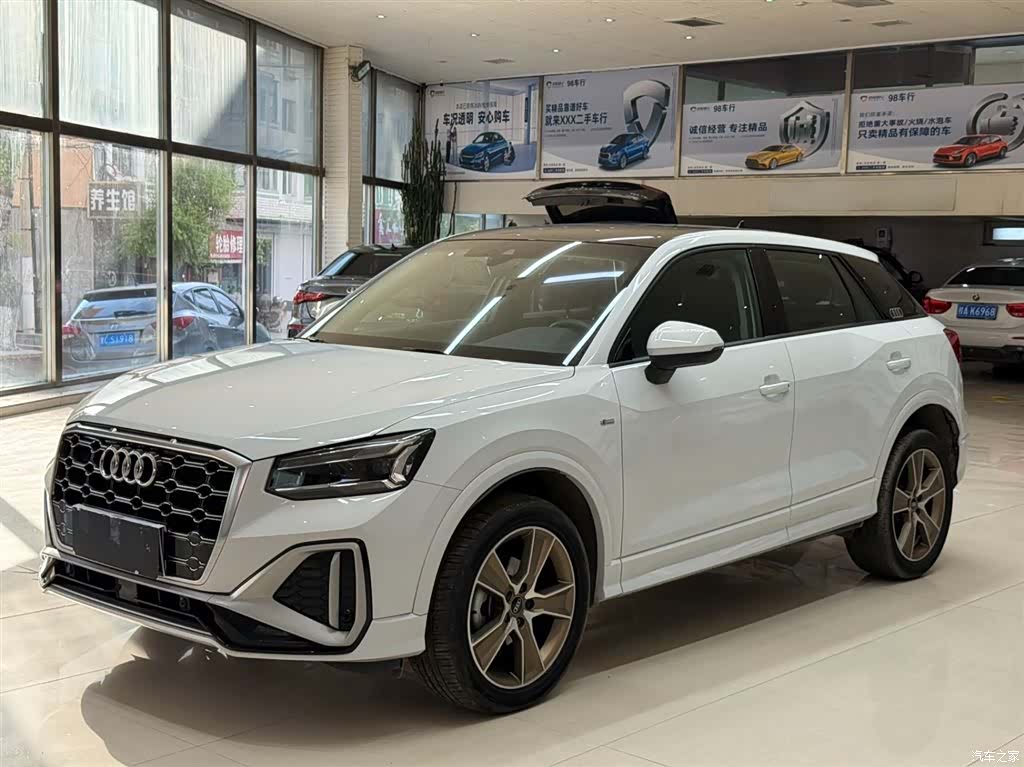 Audi Q2L, 2023 1