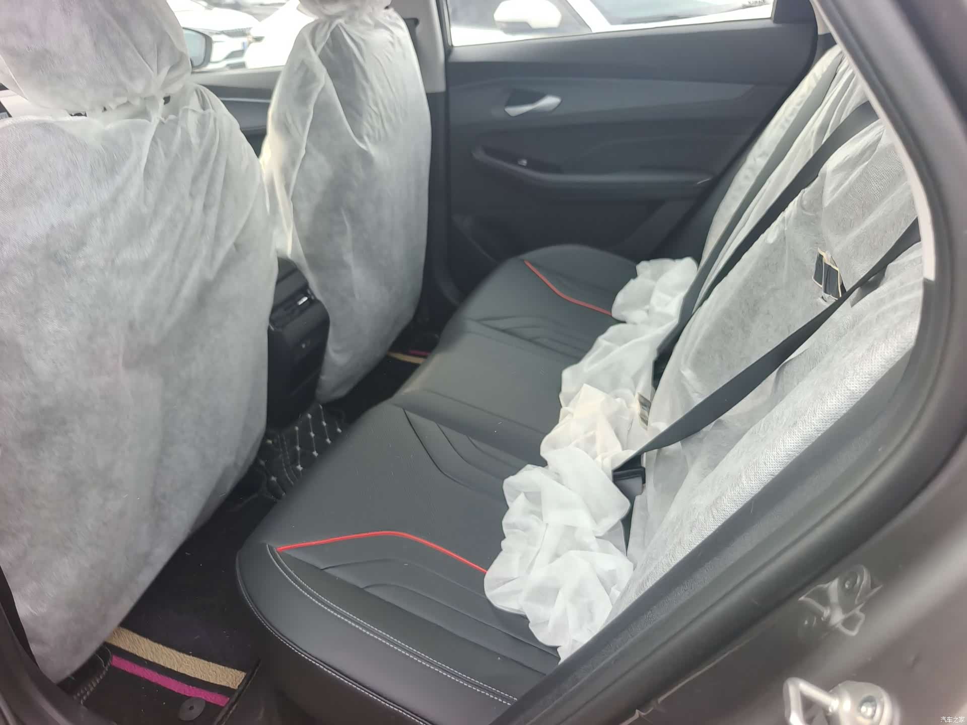 Geely Binray, 2026 8