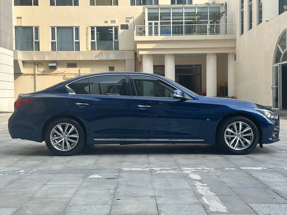 Infiniti Q50L