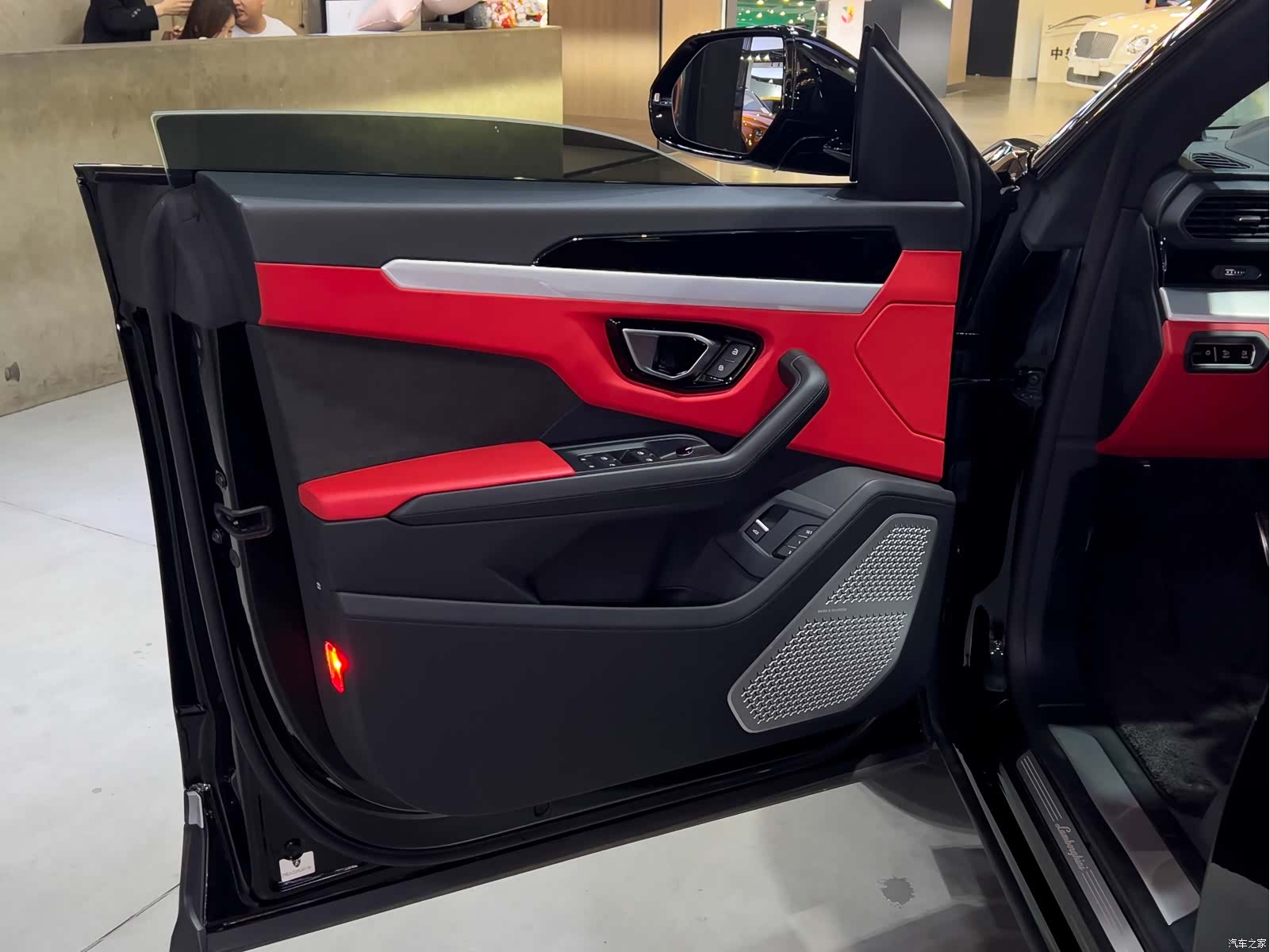 Lamborghini Urus, 2019 16