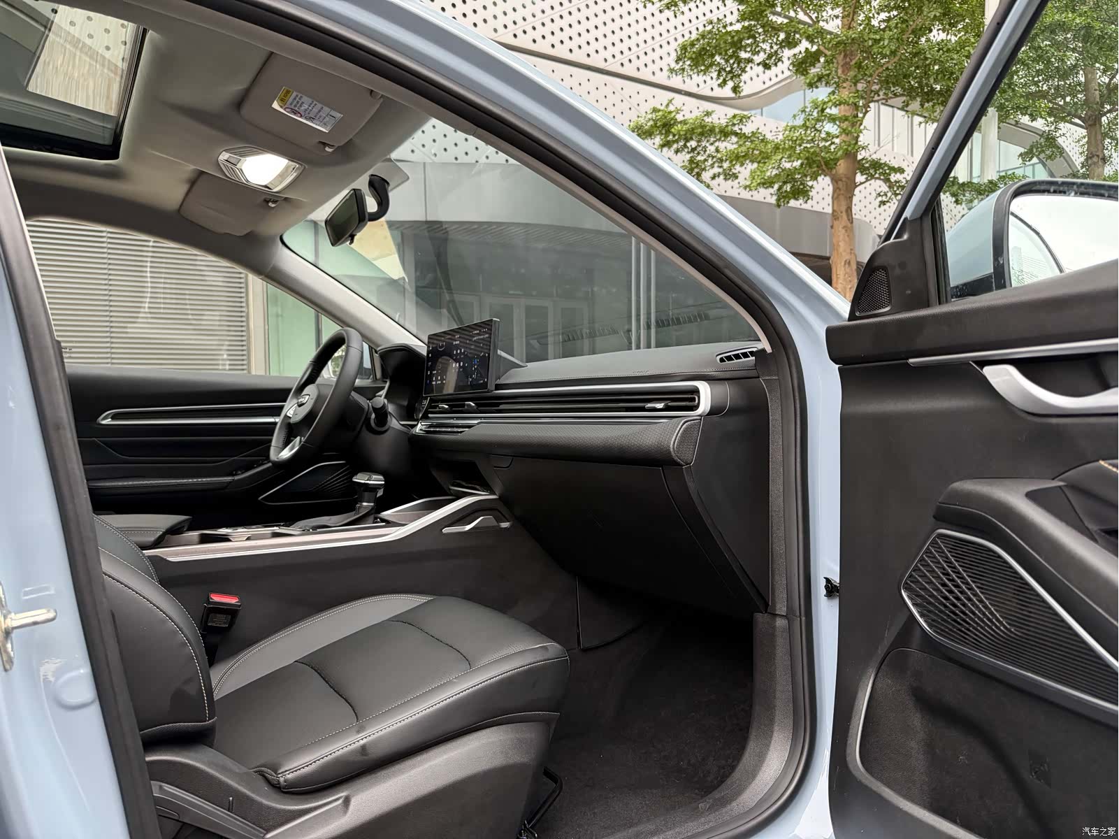 Geely Emgrand, 2023 16
