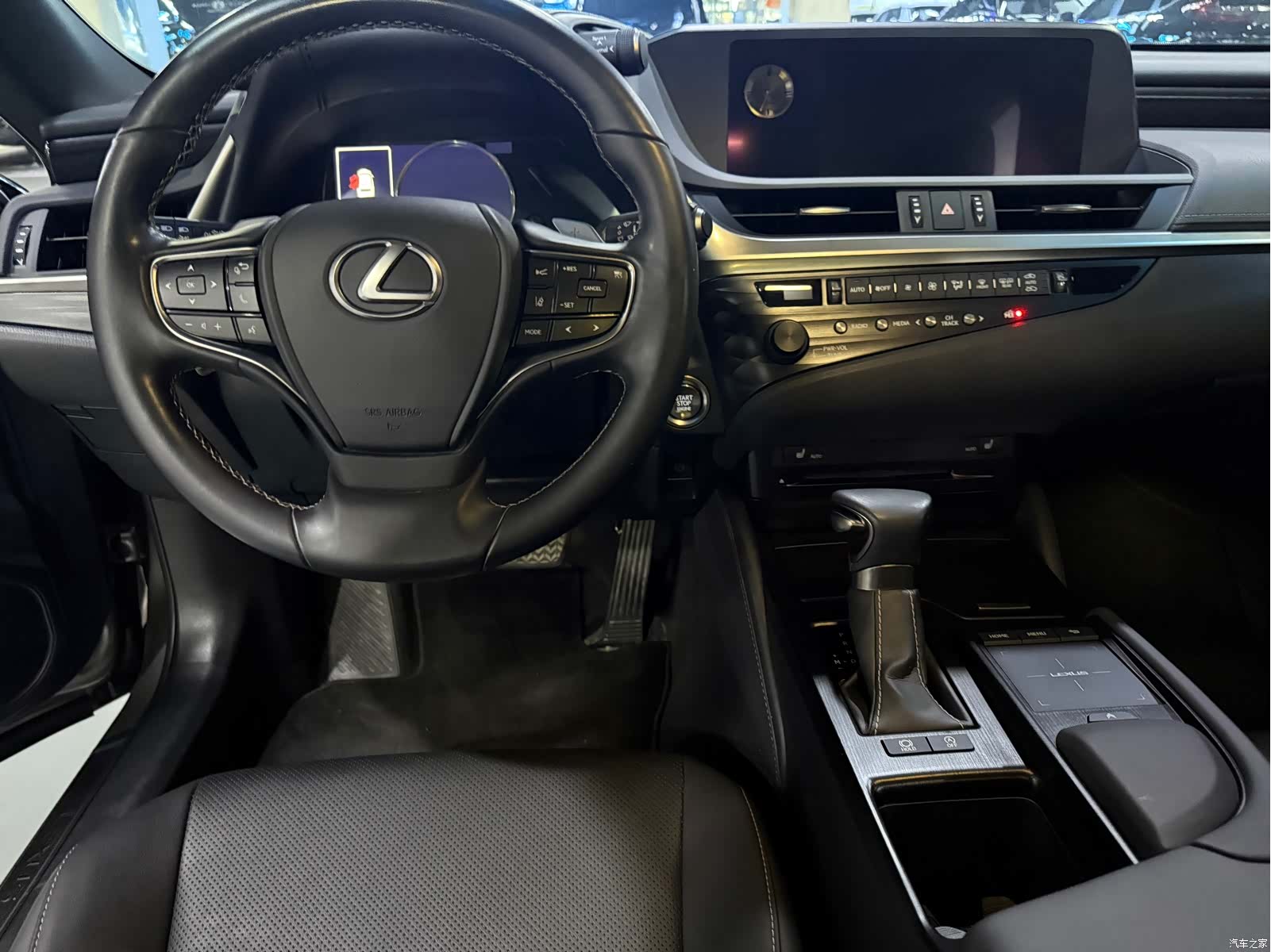 Lexus ES, 2019 10