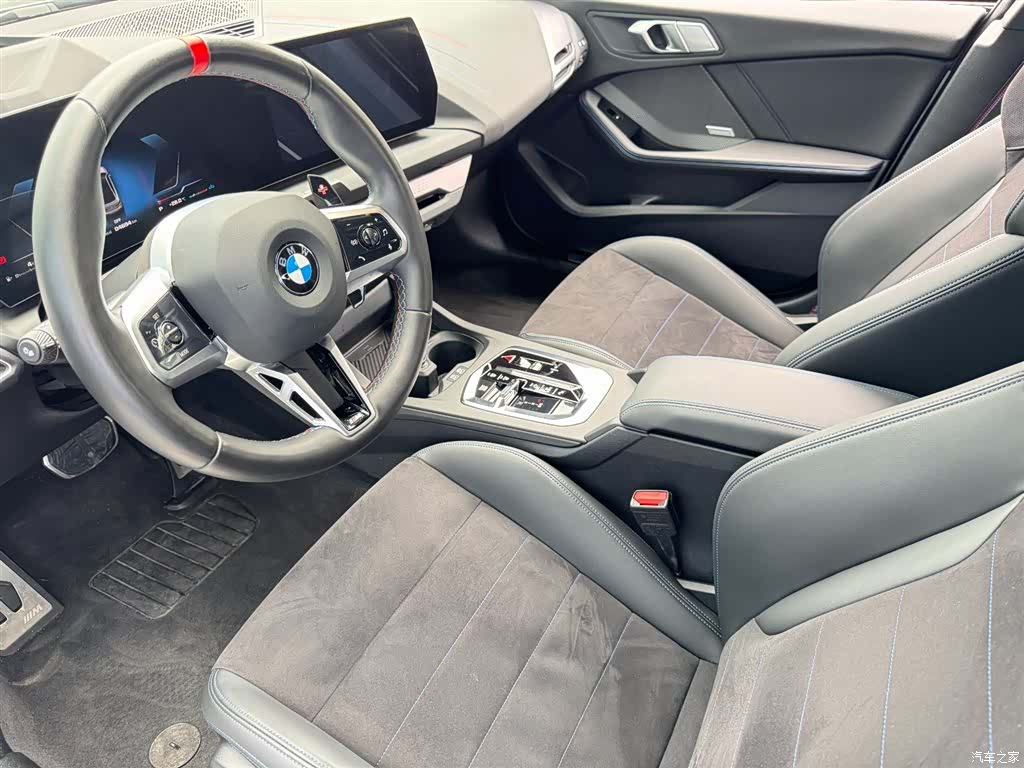 BMW M2, 2025 8