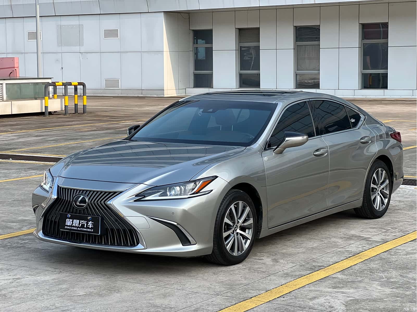 Lexus ES, 2019 1