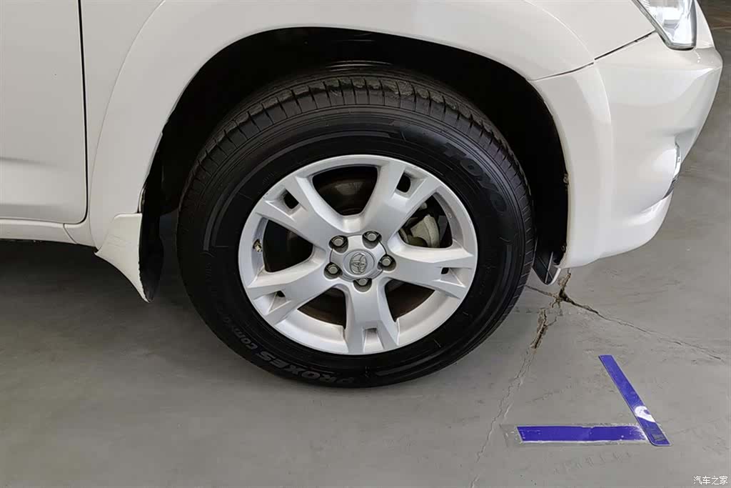 Toyota RAV4, 2011 6