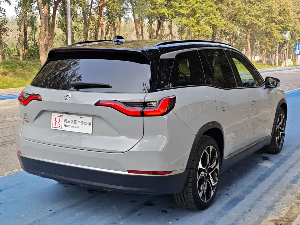 NIO ES8