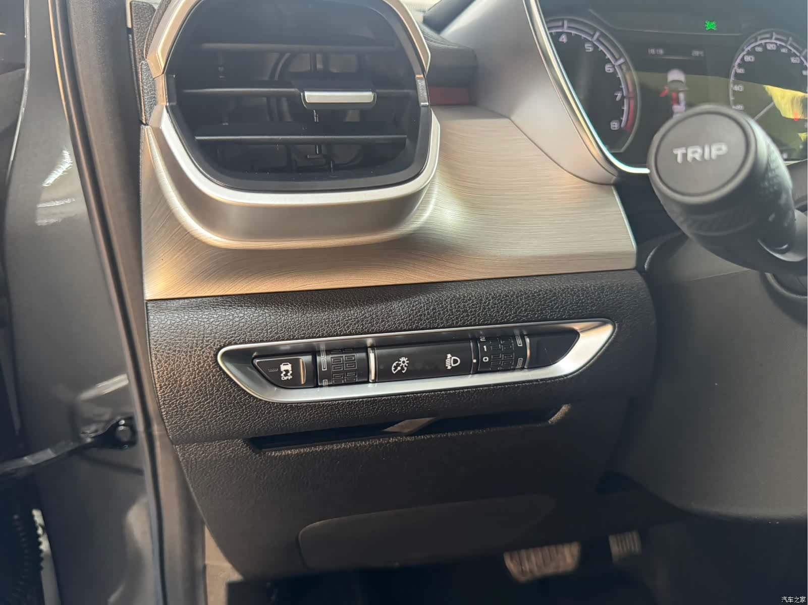 Geely Coolray, 2022 15