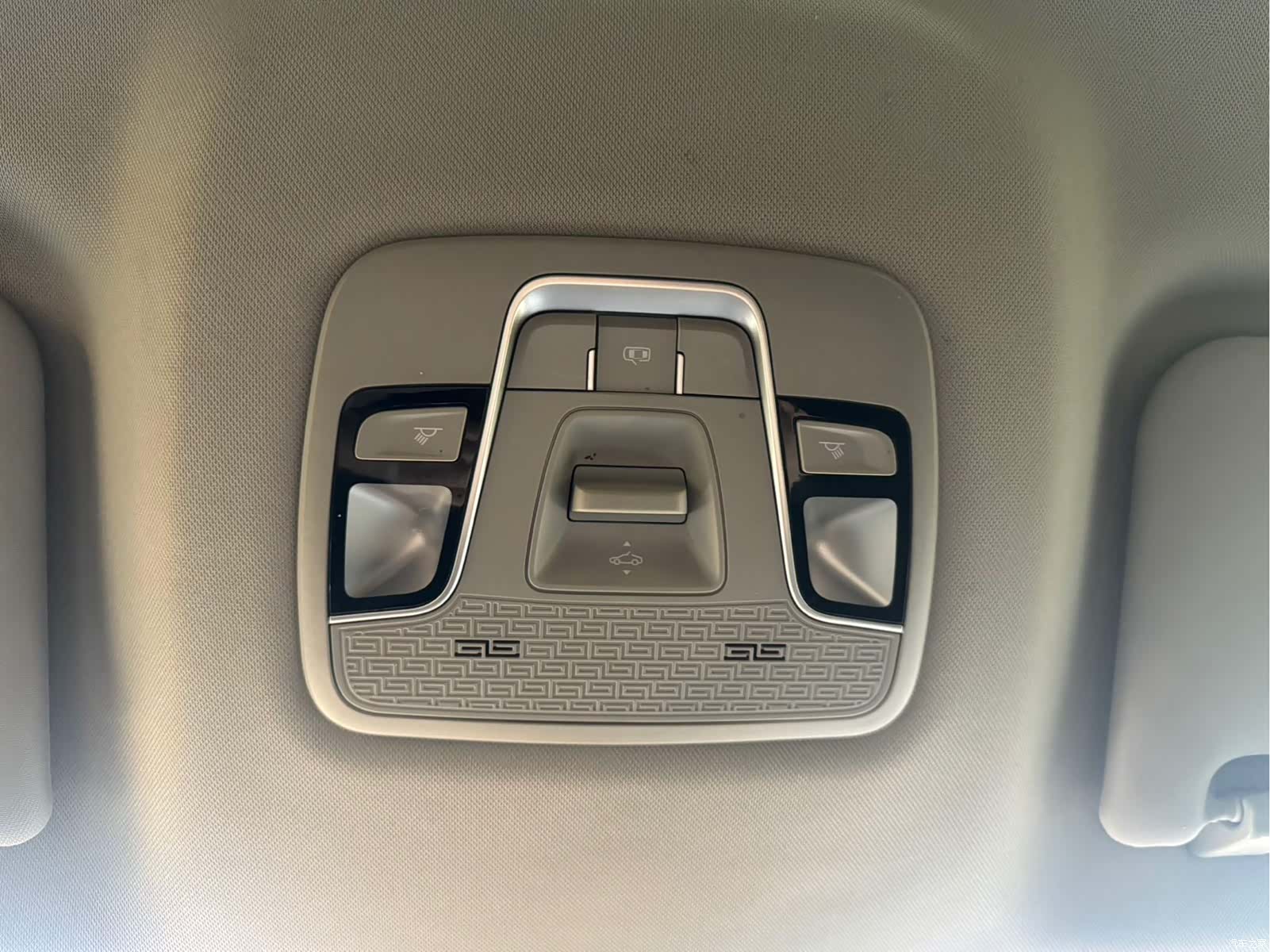 Geely Coolray, 2022 16