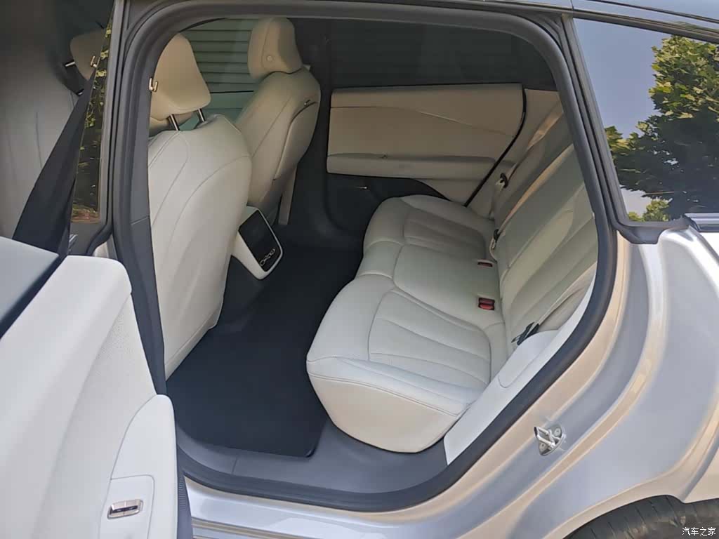 Xpeng P7, 2025 13