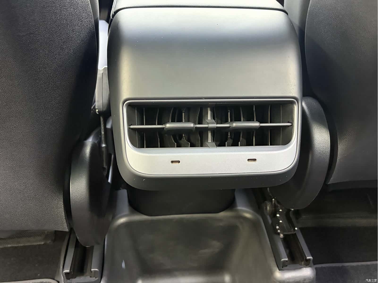 Tesla Model Y, 2023 14