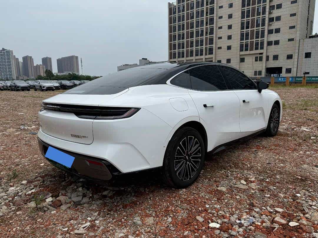 Geely 8, 2025 все фото