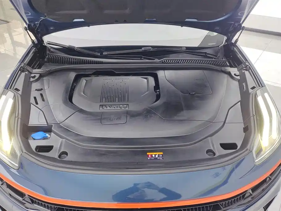 Lynk & Co 06