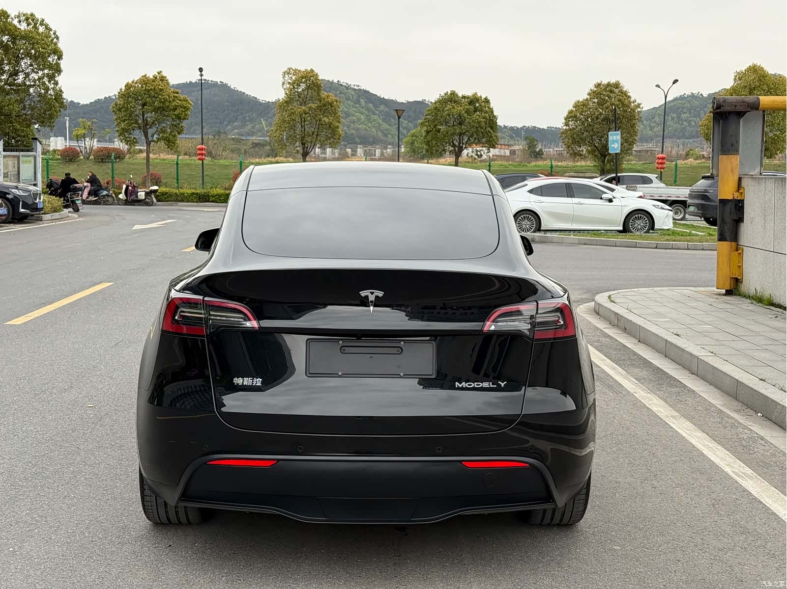 Tesla Model Y, 2023 6