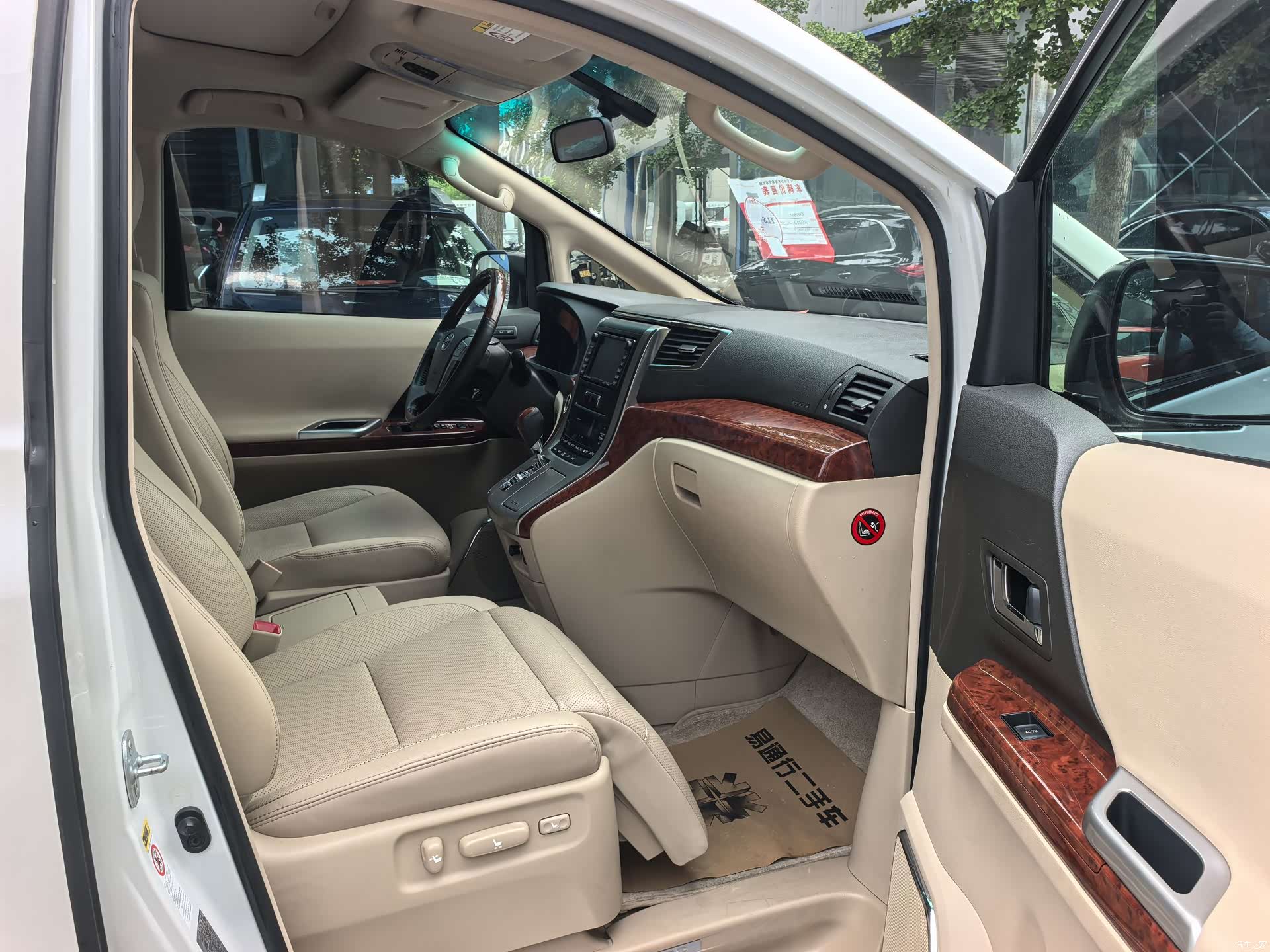 Toyota Alphard, 2010 7