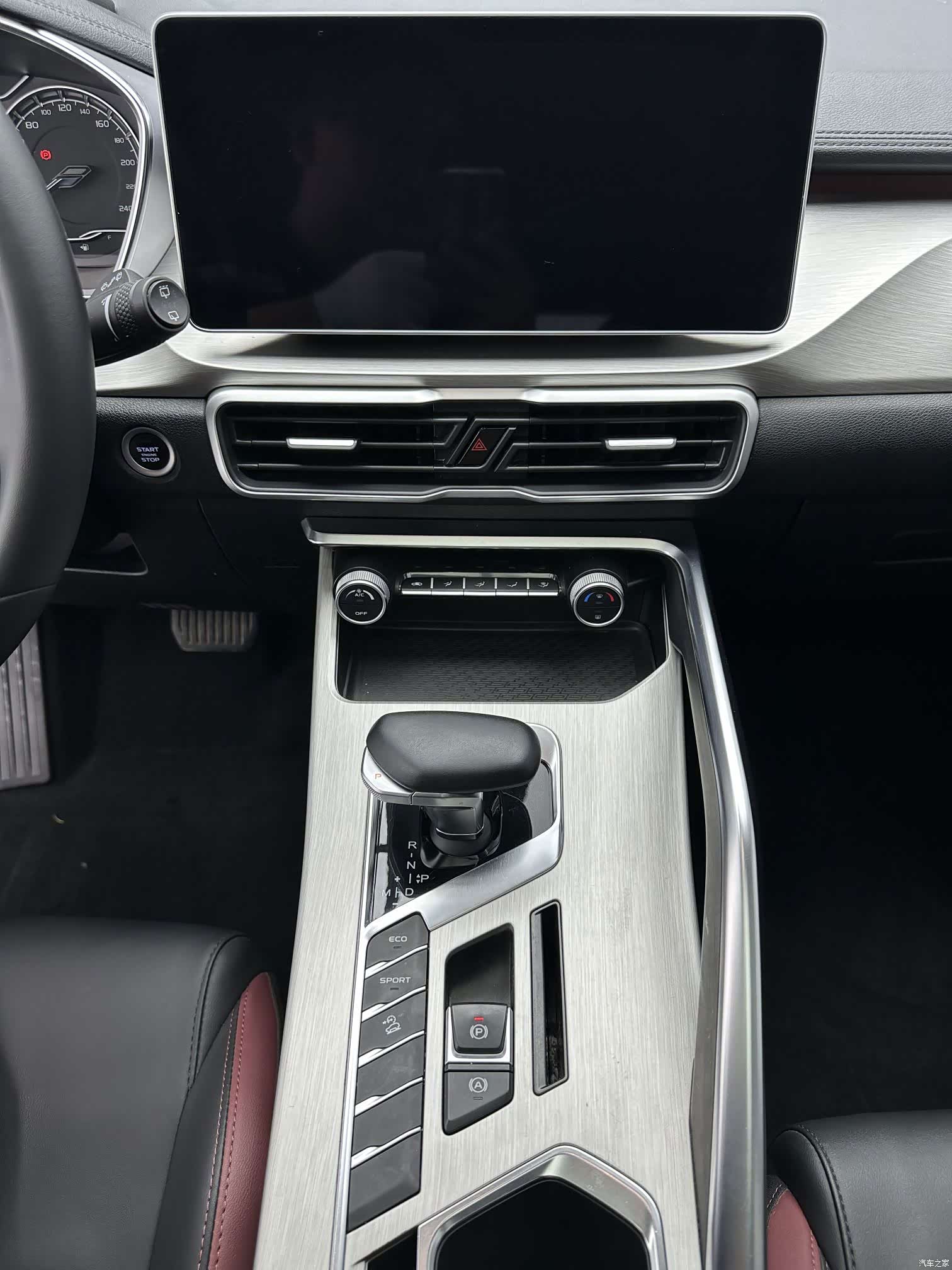 Geely Coolray, 2022 15