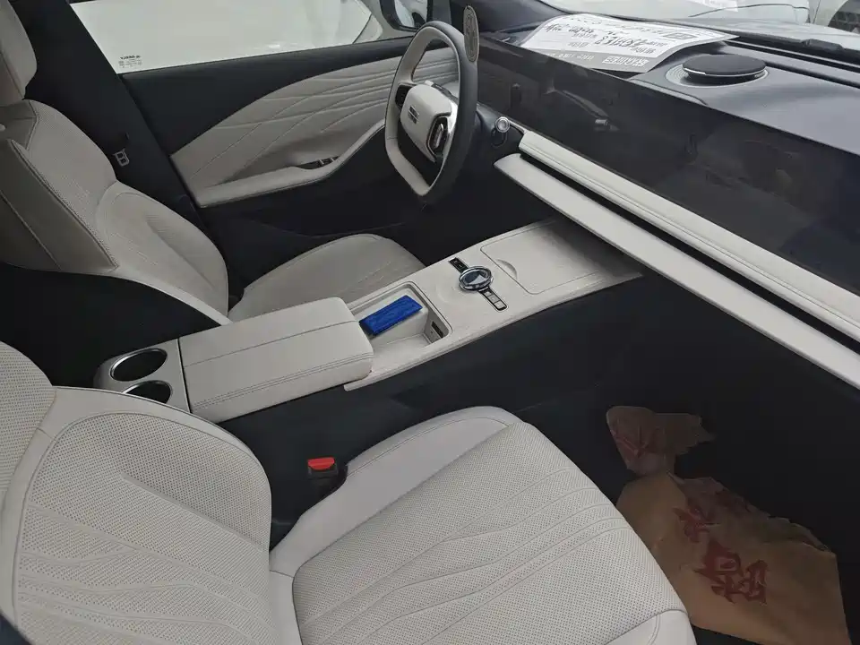 Geely Galaxy Galaxy E8