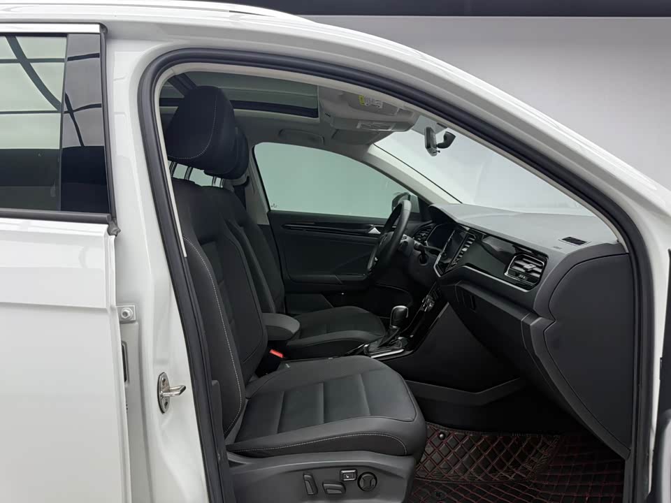 Volkswagen T-ROC exploring Songs