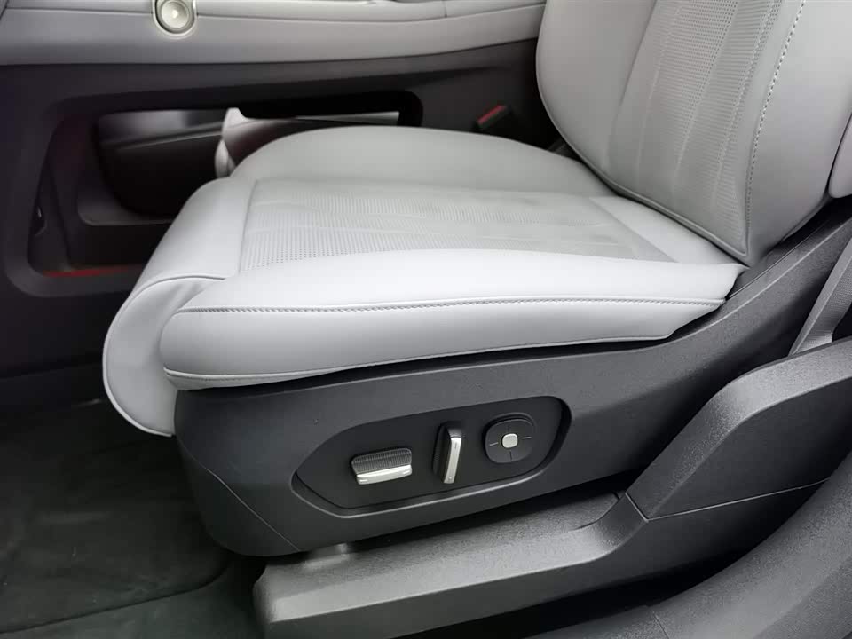 NIO ES8