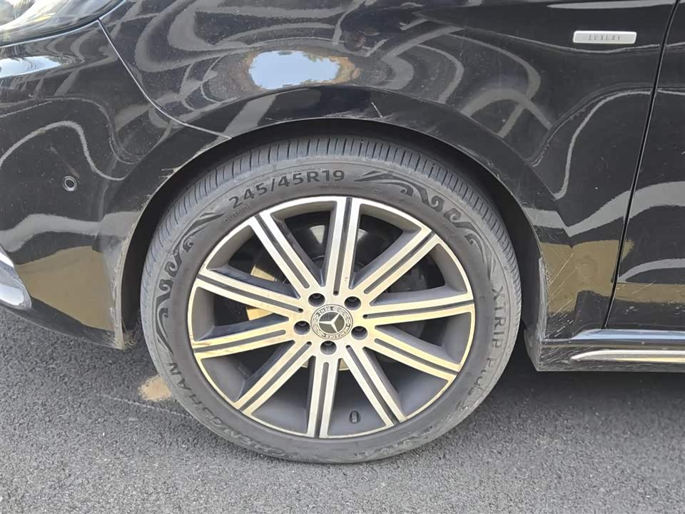 Mercedes-Benz V-class