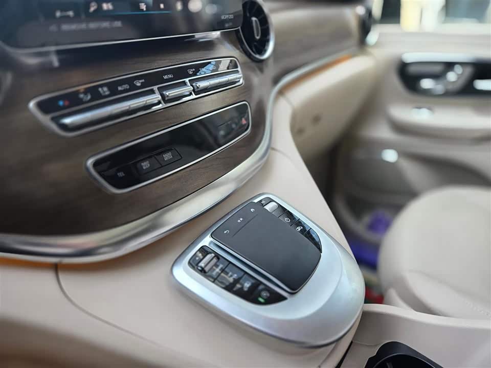 Mercedes-Benz V-class