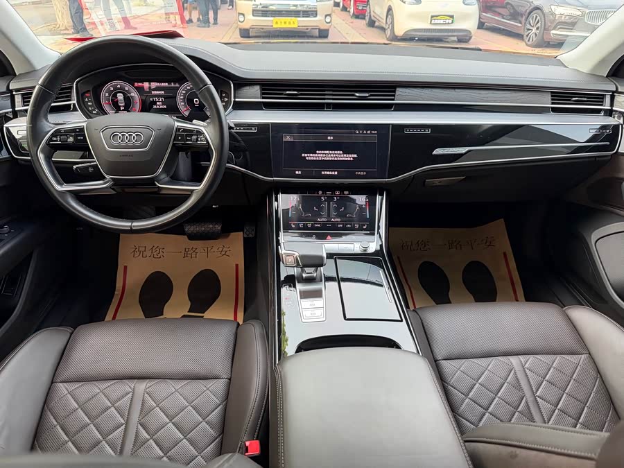 Audi A8 2022, фото 8