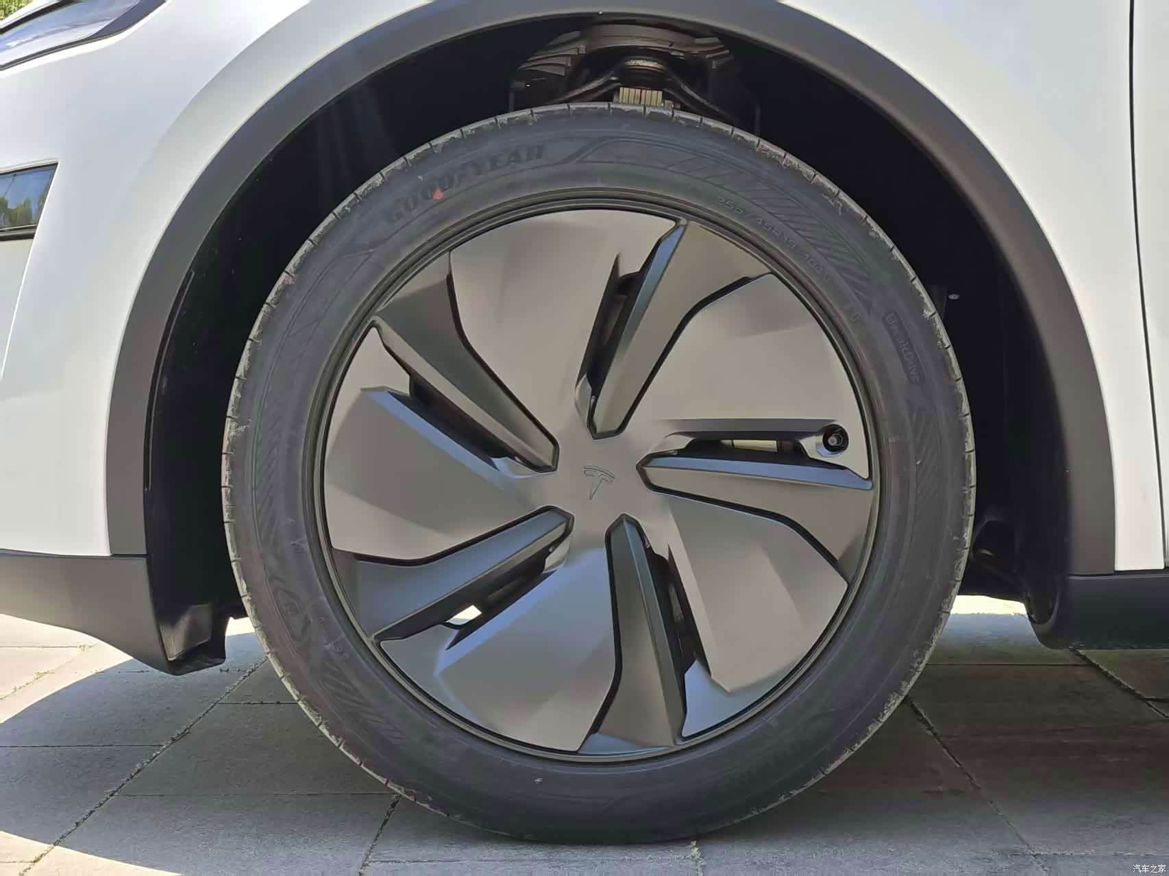 Tesla Model Y, 2026 12