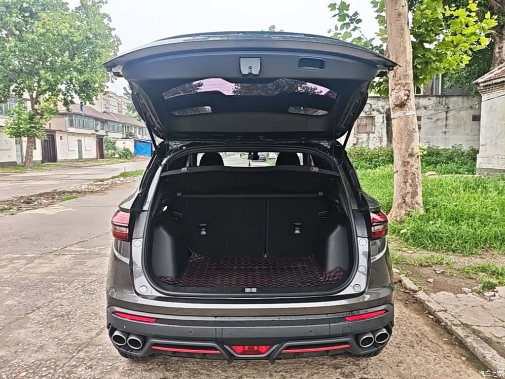 Geely Coolray, 2022 19