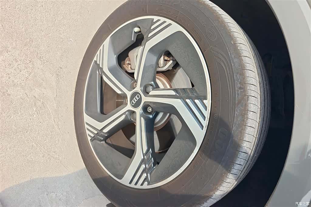 Audi Q4 e-tron, 2022 6