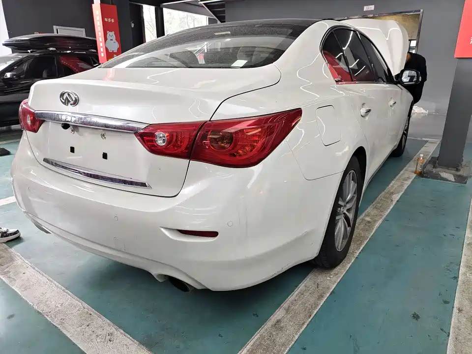 Infiniti Q50L