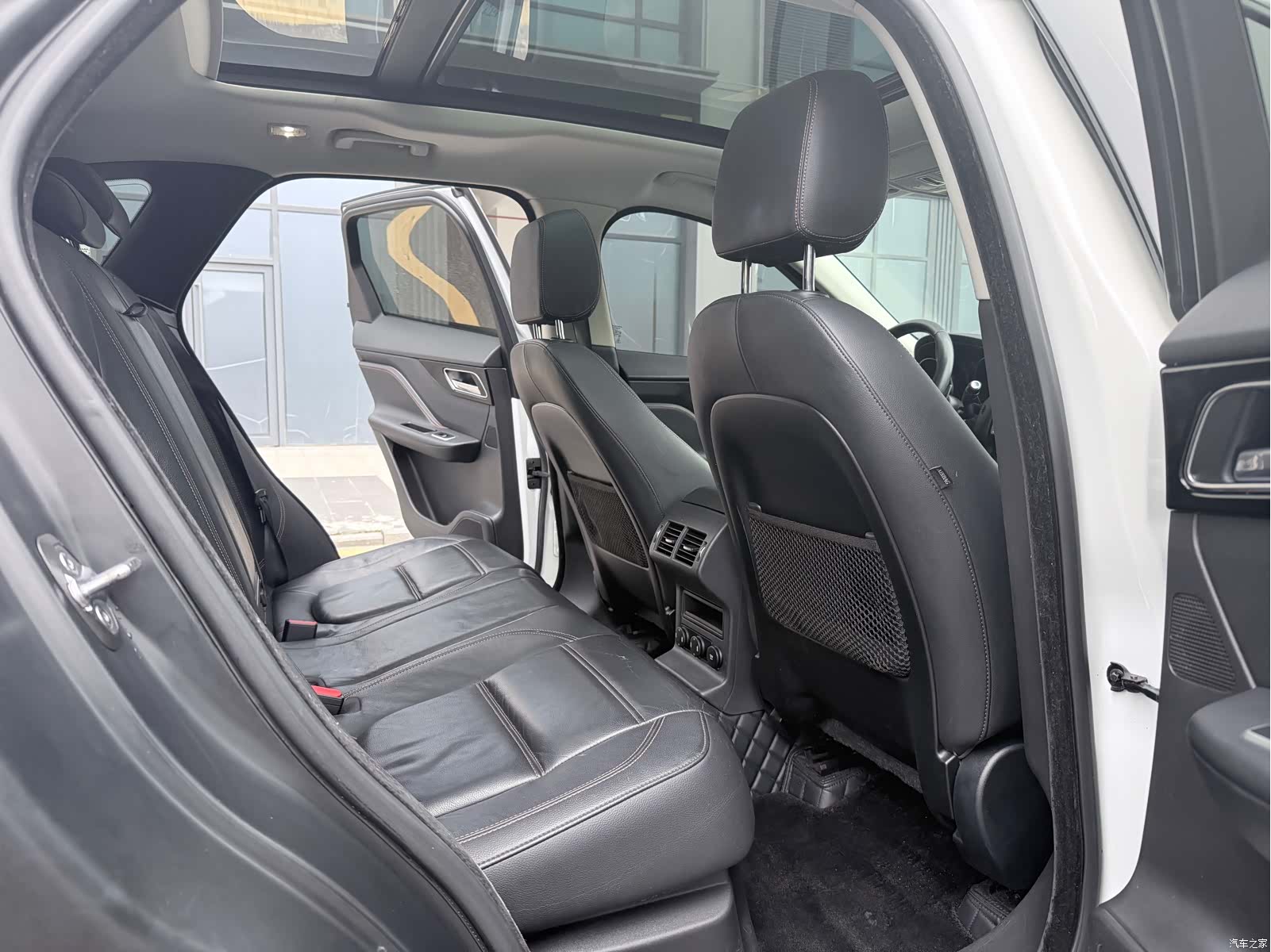 Jaguar F-PACE, 2018 11