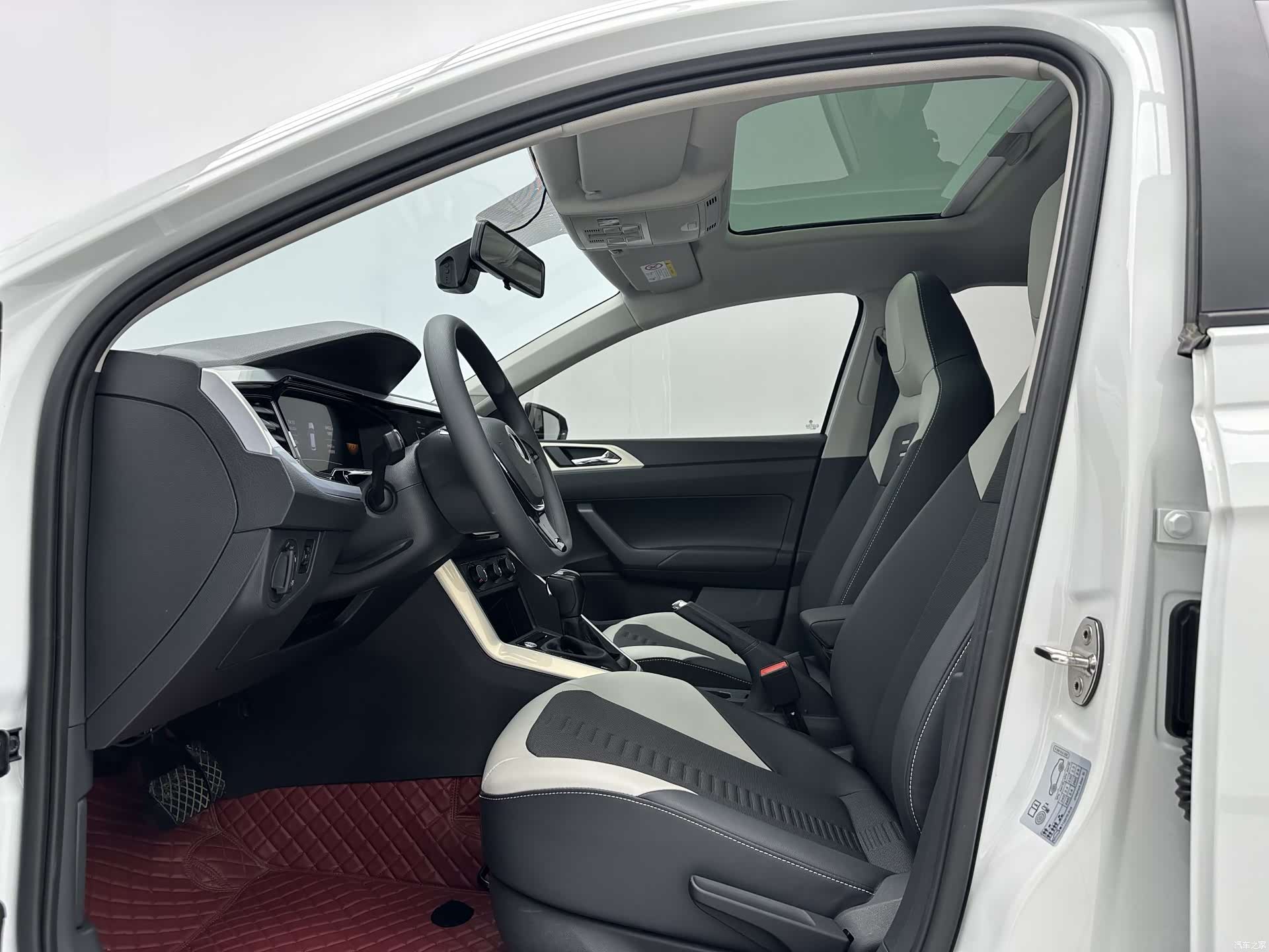Volkswagen Polo, 2023 все фото