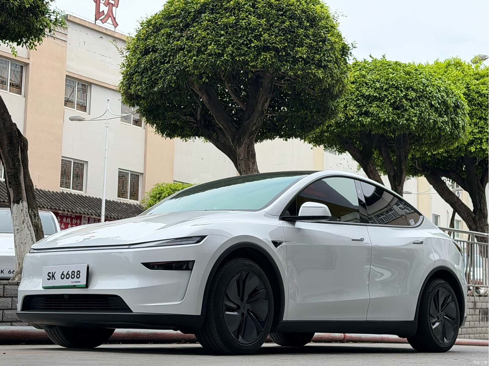 Tesla Model Y, 2025 1