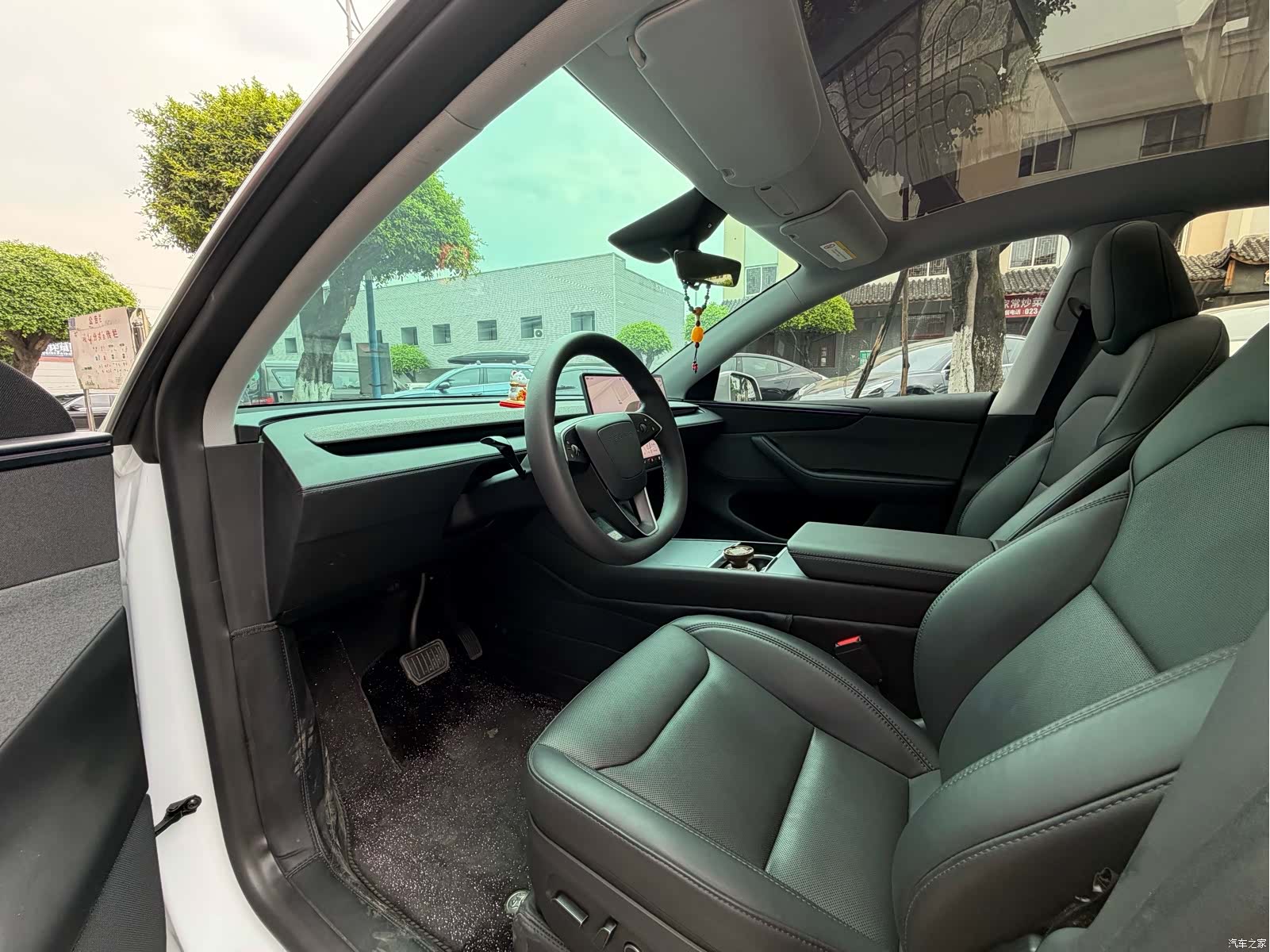 Tesla Model Y, 2025 6