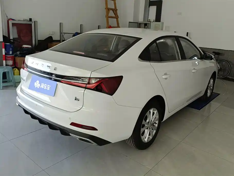 Roewe i5