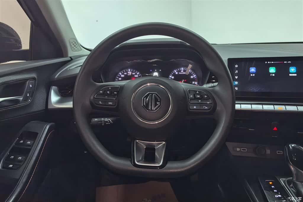 MG MG5, 2023 15