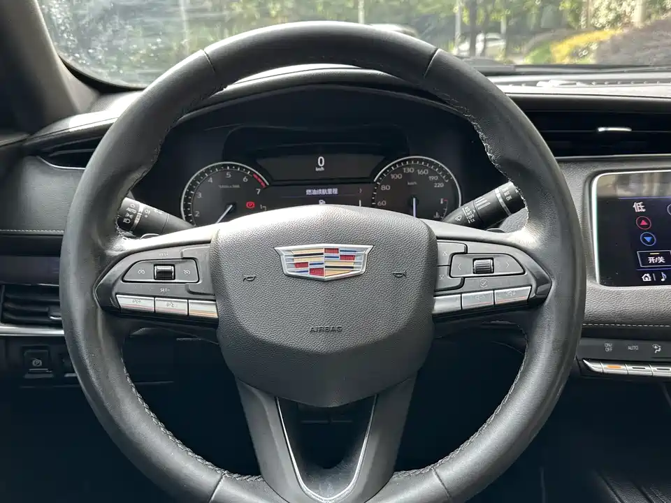 Cadillac XT4