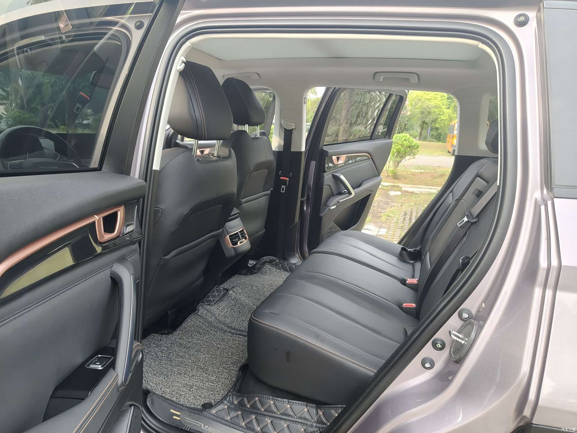 Wuling RS-5, 2019 12
