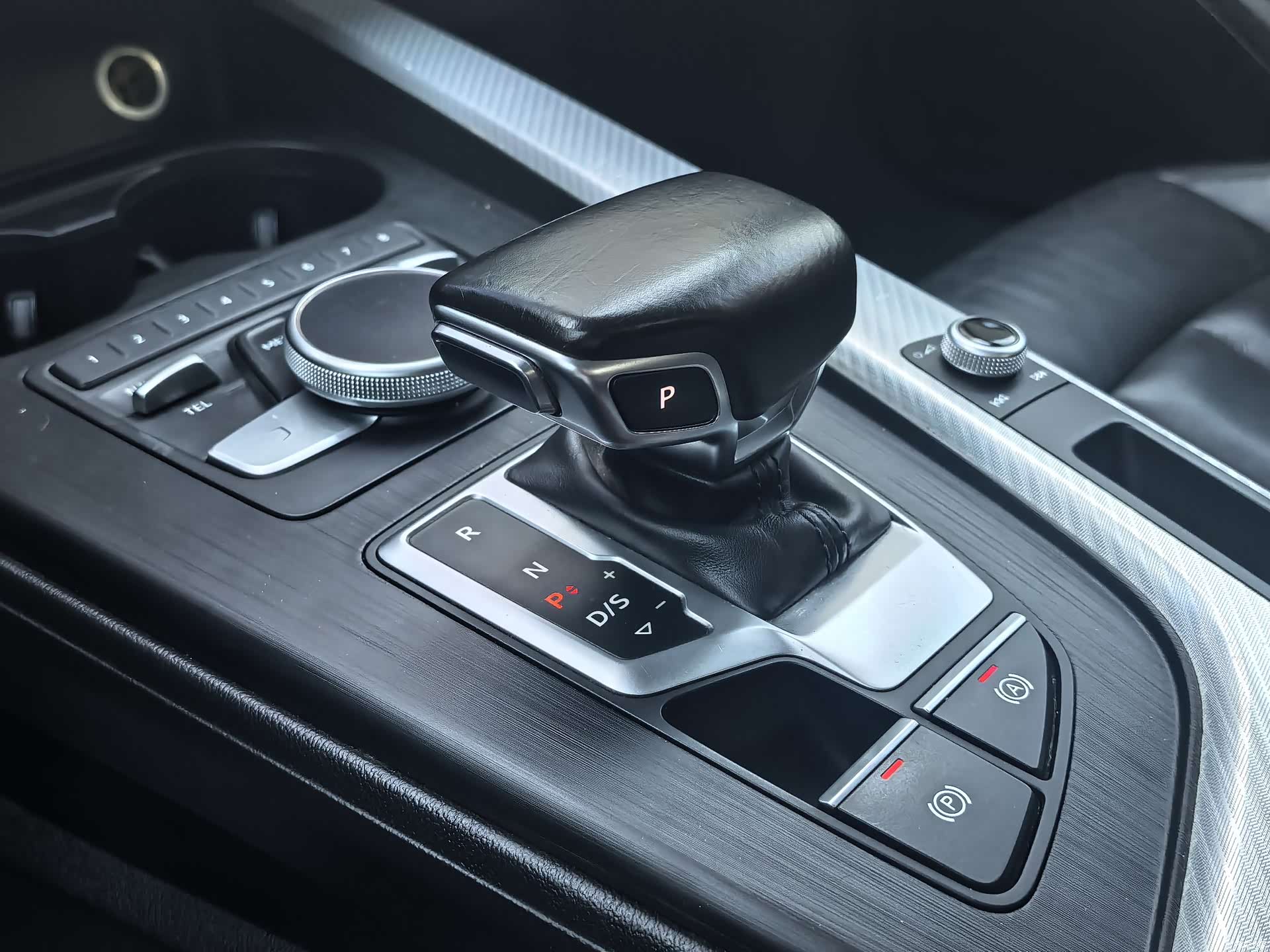 Audi A4L, 2017 7