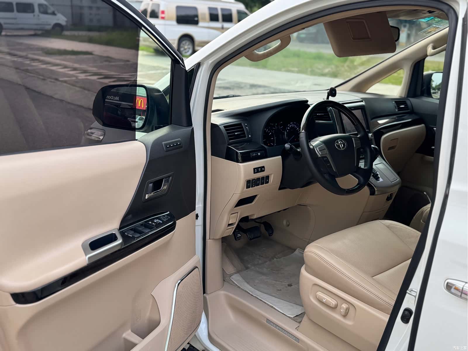 Toyota Alphard, 2012 15